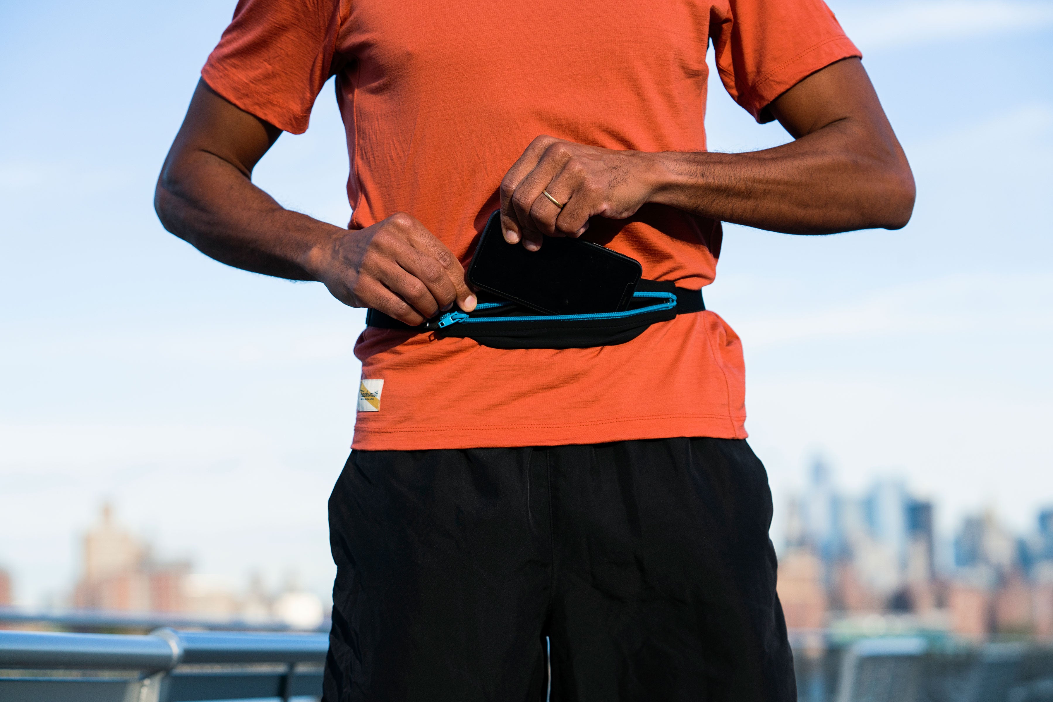 8 BENEFITS OF A RUNNING BELT – Sport2People